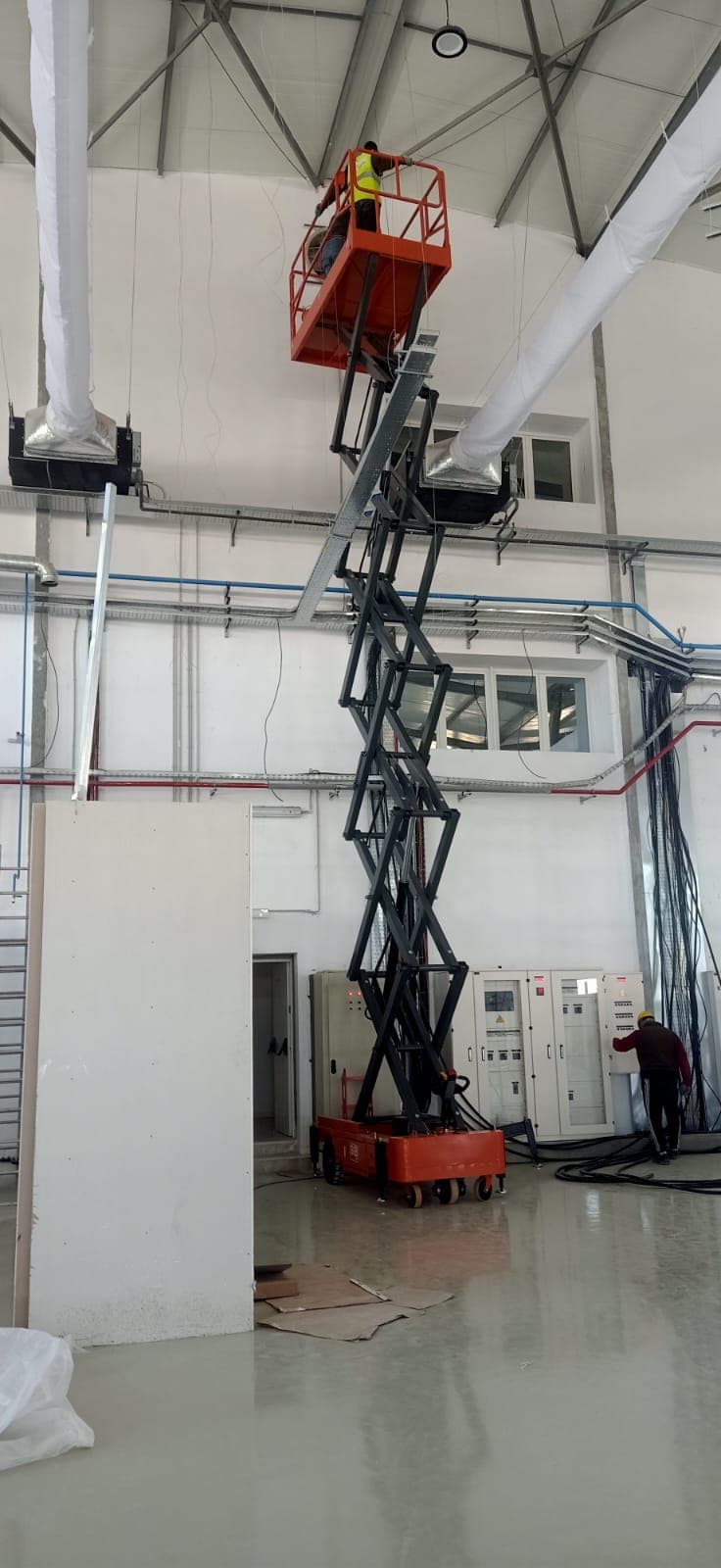 Nacelle ciseaux éléctrique